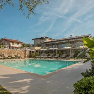 https://re-ottone-rooms.hotelinveneto.com